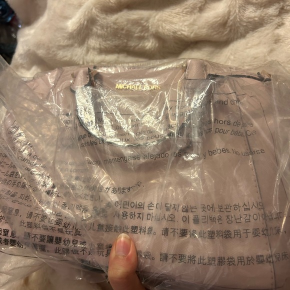 Michael Kors saffiano leather Ciara messenger bag with strap brand new - Picture 8 of 8